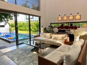 Tropical Retreat 4BRs Poor & Gym, Near Beach, Casino & Golf